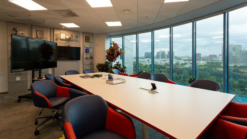 desain ruang meeting kantor minimalis modern