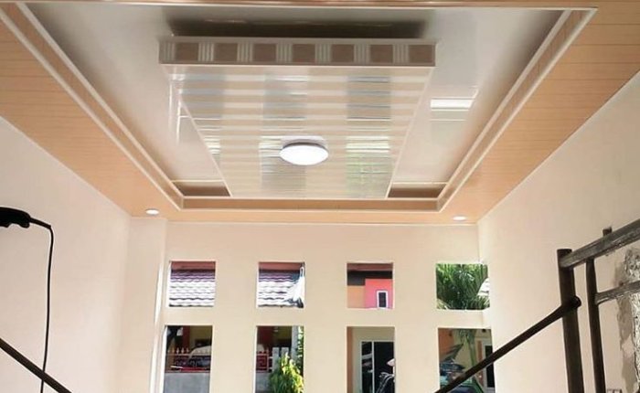 Plafon PVC dengan Desain Klasik dan Ornamen