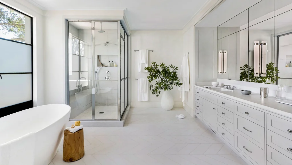 desain kamar mandi minimalist warna putih