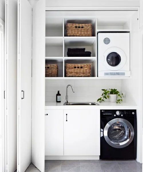 sempit ruang laundry minimalis serba putih