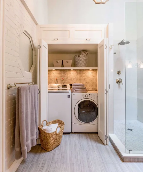 sempit ruang laundry minimalis dengan rak penyimpanan
