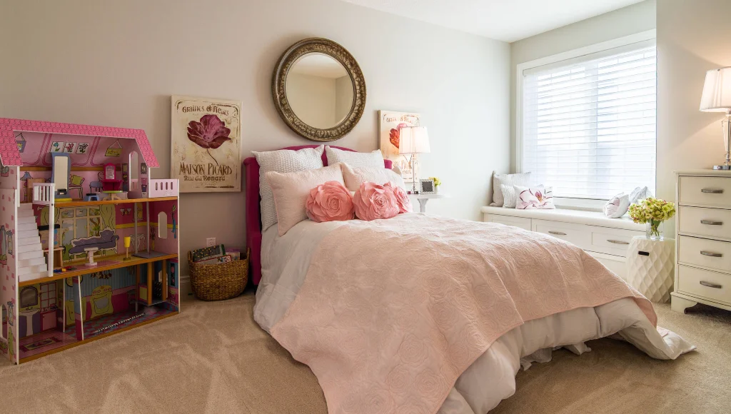 desain kamar tidur anak perempuan minimalis sederhana serba pink