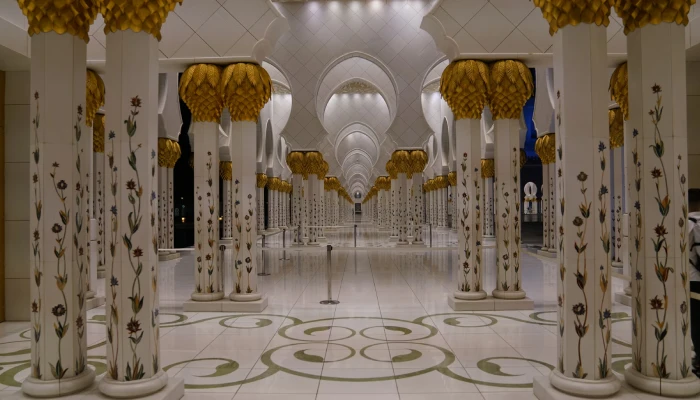 nterior masjid modern arab