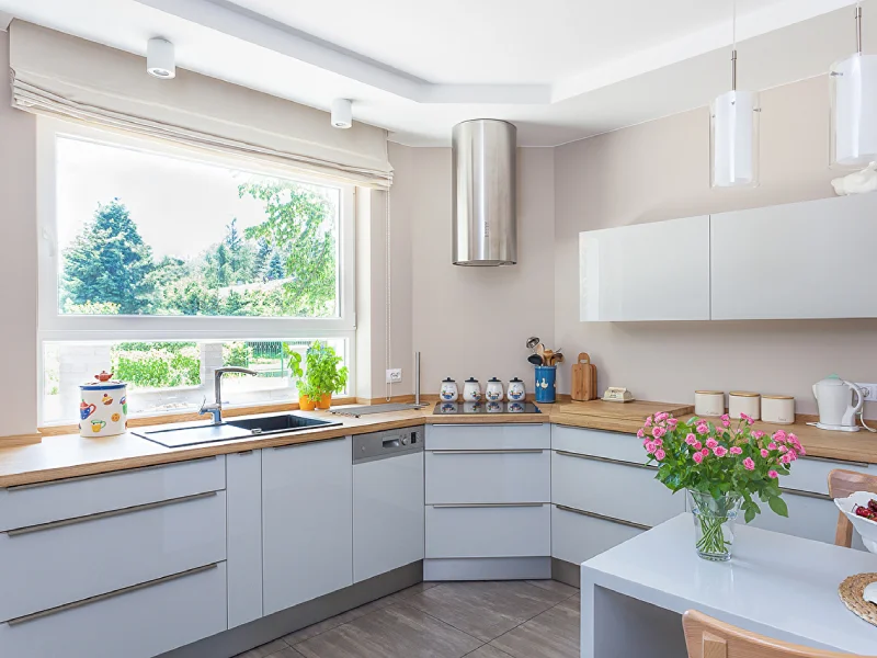 desain jendela dapur dekat kompor minimalis modern