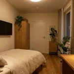 Desain kamar tidur anak kost minimalis hangat