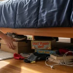 Cara Membersihkan Kolong Tempat Tidur Agar Kamar Bebas Sarang Debu